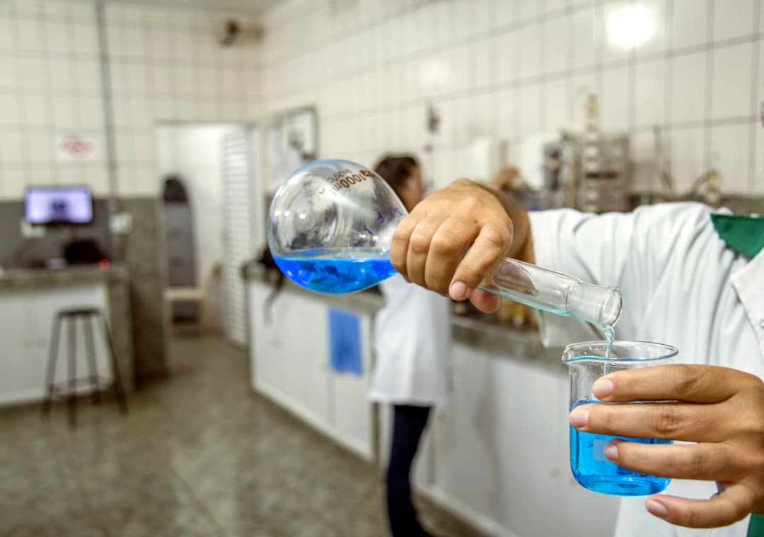 Análises técnicas no laboratório Supreme